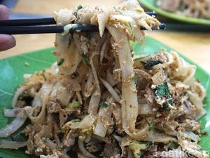 Enaknya Kwetiau Mulur Telur Bebek gaya Medan yang Legendaris di Mangga Besar