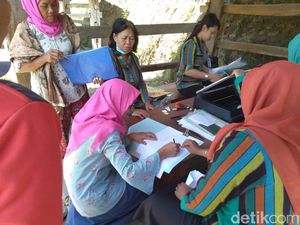 Ramai-ramai Warga Kawasan Rawan Bencana Merapi Arsipkan Surat Penting Ramai-ramai Warga Kawasan Rawan Bencana Merapi Arsipkan Surat Penting