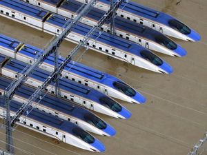 Shinkansen Terendam Banjir, Jepang Rugi Rp 1 Triliun Shinkansen Terendam Banjir, Jepang Rugi Rp 1 Triliun