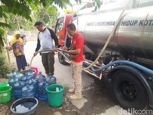 Puluhan Sumur Warga Kering, Pemkot Blitar Dropping Air Bersih Puluhan Sumur Warga Kering, Pemkot Blitar Dropping Air Bersih