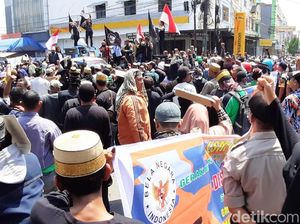 Pengikut Tarekat Khalwatiyah Geruduk Polres Gowa, Tuntut Mahaguru Dibebaskan