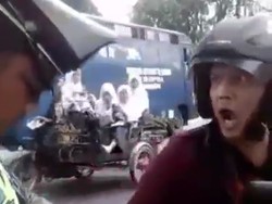 Ditilang Polisi, Pemotor Ini Malah Ngegas
