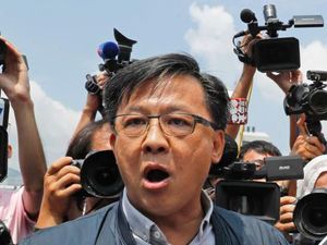 Manusia Sampah, Penusukan Politisi Juga Terjadi di Hong Kong