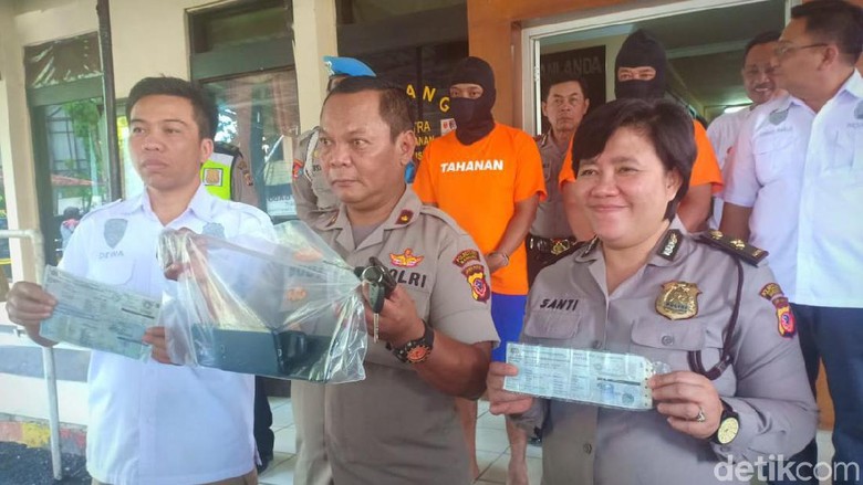 Pria di Bandung Gasak 6 Mobil Taksi Online Modus Antar ke Luar Kota Pria di Bandung Gasak 6 Mobil Taksi Online Modus Antar ke Luar Kota