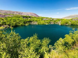Foto si Cantik dengan Julukan Bikin Bergidik: Kolam Kematian