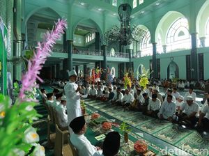 Tradisi Endhog-endhogan Banyuwangi, Arak Ribuan Telur dari Lima Penjuru