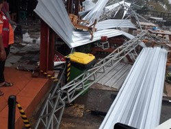 Wisata Pintu Langit Diterjang Angin Kencang, Atap Ambruk Timpa 4 Pengunjung