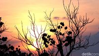 Terpukau Indahnya Sunrise di Pulau Terdepan RI