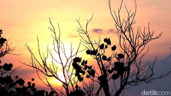 Terpukau Indahnya Sunrise di Pulau Terdepan RI