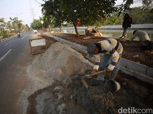 Melihat Pembangunan Trotoar di Jalan Chairil Anwar Kota Bekasi