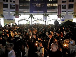 Ribuan Orang Doakan Mahasiswa Hong Kong yang Tewas Saat Bentrokan