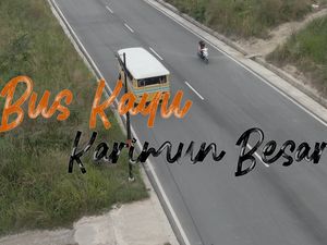 Bus Kayu di Karimun yang Jadi Idola Turis Mancanegara Bus Kayu di Karimun yang Jadi Idola Turis Mancanegara