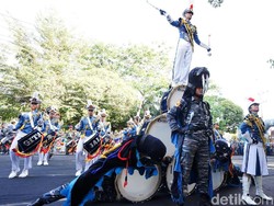 Atraksi Drumband Taruna AAL Pukau Warga Banyuwangi