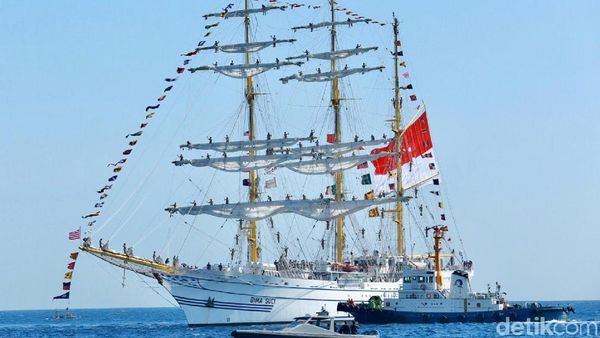 KRI Bima Suci Singgah di Banyuwangi Usai Berlayar ke 9 Negara