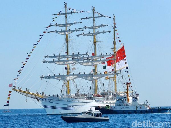 KRI Bima Suci Singgah di Banyuwangi Usai Berlayar ke 9 Negara