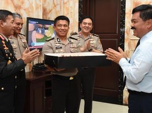 Cerita tentang Kejutan Kapolri di Ultah Panglima TNI Ke-56 Cerita tentang Kejutan Kapolri di Ultah Panglima TNI Ke-56