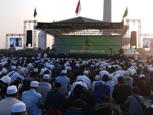 Warga Mulai Berdatangan ke Perayaan Maulid Nabi di Monas
