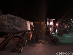 Perahu Baja Kedua Berhasil Diangkat, Langsung Dibawa ke Kantor Disparbud Perahu Baja Kedua Berhasil Diangkat, Langsung Dibawa ke Kantor Disparbud