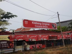 Panas Begini, Cocoknya Minum Coconut Shake di Melaka