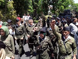 Parade Juang Ingatkan Bersatunya Bangsa Indonesia Melawan Penjajah Parade Juang Ingatkan Bersatunya Bangsa Indonesia Melawan Penjajah