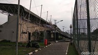 Menurut Yudi, tidak ada korban jiwa dalam kejadian itu. Saat kejadian, kata Yudi, stadion sepak bola tidak digunakan oleh banyak orang.