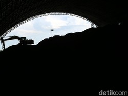 Dilema RI: Perluas Sambungan Listrik tapi Harus Tekan Polusi