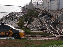 Hingga saat ini, proses evakuasi puing atap belum dilakukan. Anang mengatakan, proses evakuasi menjadi tanggung jawab Dinas Pemuda dan Olahraga (Dispora) Jabar selaku pengelola.