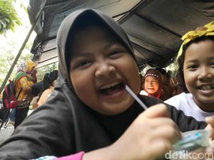Siswa Korban Atap SDN Gentong Ambruk Kini Mulai Ceria