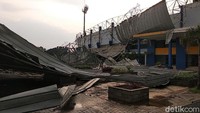 Meski tidak ada korban jiwa, Kapolsek Arcamanik Kompol Anang Suhanji memastikan akibat kejadian ini timbul kerugian materi. Namun dia belum bisa memastikan berapa nilai kerugian akibat kejadian itu.