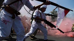 Aksi Teatrikal Mengusir Penjajah Ramaikan Parade Juang di Surabaya