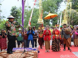 Promosikan Wisata Kampung Bambu, Desa Seketi Sidoarjo Gelar Pawai Budaya
