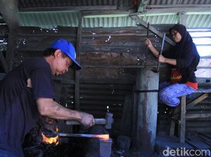 Marak Pacul Impor China Bikin Perajin Pindah Haluan Bikin Golok