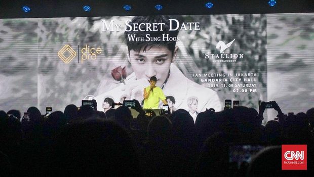 Pemenuhan Janji Sung Hoon 'Menggila' Bersama Fan di Jakarta