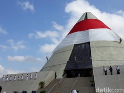 Unik, Upacara Hari Pahlawan di Monumen Yogya Kembali