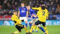 Arsenal mencoba mengejar di sisa waktu.