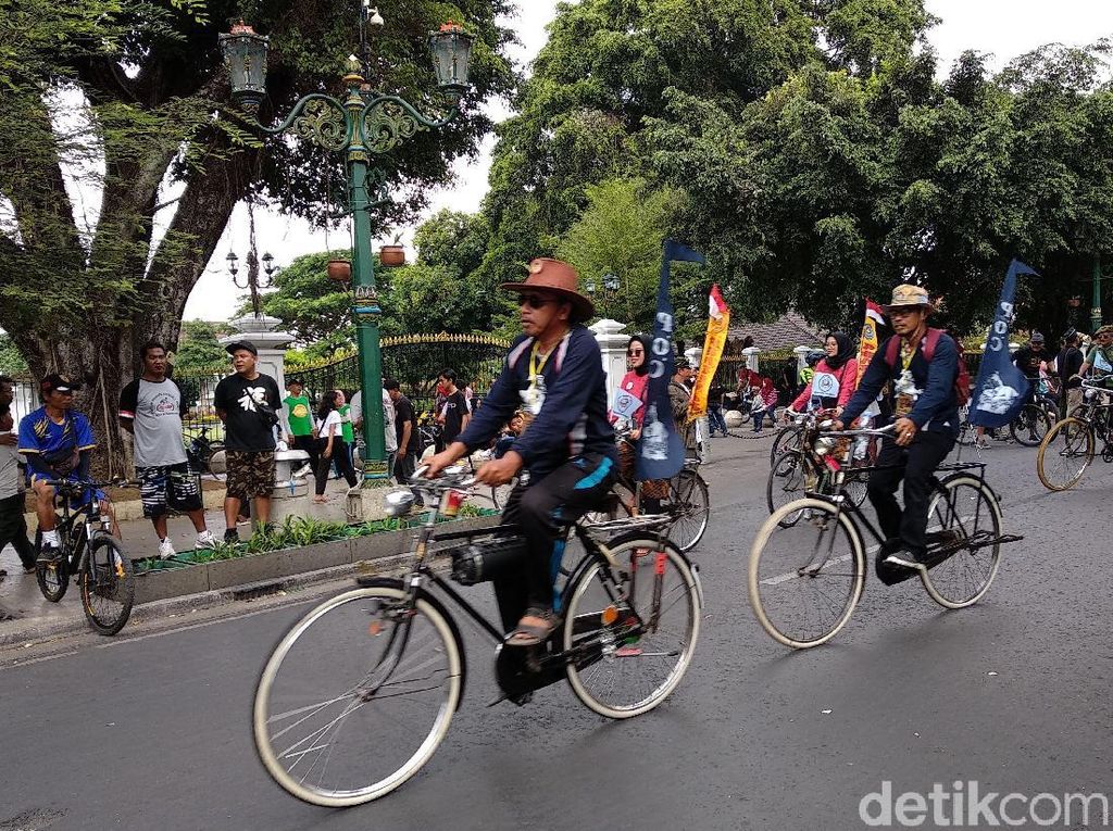 Ribuan Pesepeda Onthel Tumpah Ruah di Yogya Ribuan Pesepeda Onthel Tumpah Ruah di Yogya