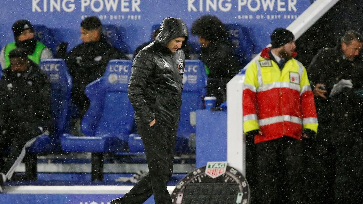 Unai Emery makin genting posisinya usai serangakaian hasil buruk Arsenal (REUTERS/Andrew Yates)