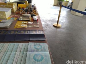 Bapak-Anak Pemalsu STNK Diciduk, Polisi Cari Tahu Keterlibatan Orang Dalam Bapak-Anak Pemalsu STNK Diciduk, Polisi Cari Tahu Keterlibatan Orang Dalam