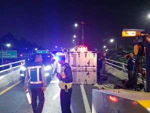 Ada Truk Terguling, Lalin di Tol Pluit Sempat Tersendat