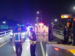 Ada Truk Terguling, Lalin di Tol Pluit Sempat Tersendat