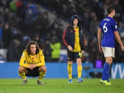 Juara Liga Inggris 2015/2016 ini unggul selisih gol atas Chelsea dan memimpin satu poin atas Manchester City.