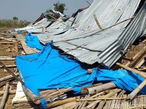 Hujan Disertai Angin Kencang, 2 Rumah Roboh 21 Rusak