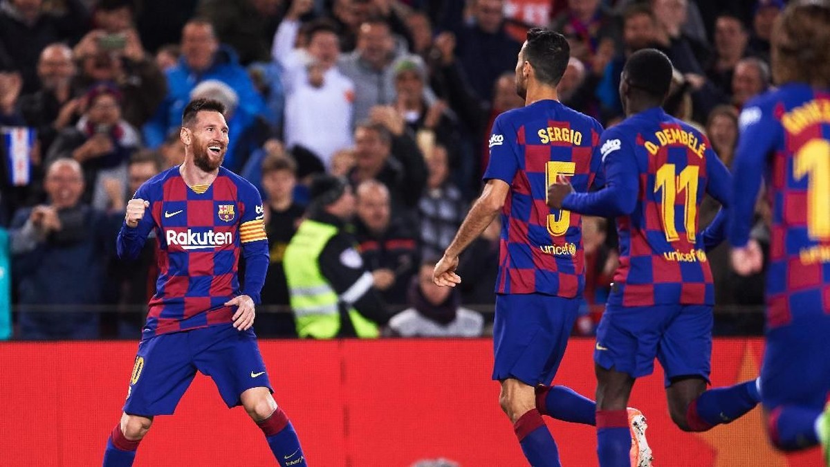 Lionel Messi memborong tiga gol untuk Barcelona dalam kemenangan atas Celta Vigo 4-1.  (Alex Caparros/Getty Images)