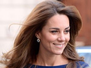Foto: Kate Middleton Memesona dengan Anting Warisan Putri Diana