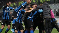 Inter unggul dua poin dari Juventus yang baru berlaga besok menghadapi AC Milan.