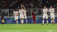 Setelah menit ke-40, Timnas Indonesia berbalik tertekan. Gawang Timnas malah kebobolan di menit ke-41.
