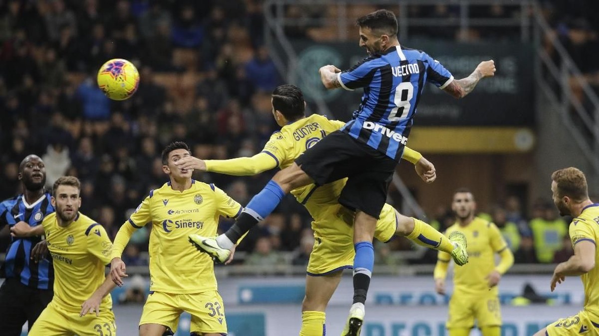 Inter Milan susah payah mengalahkan Hellas Verona 2-1 (AP Photo/Luca Bruno)