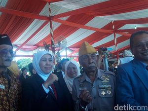 Gubernur Khofifah Usulkan Gus Dur Jadi Pahlawan Nasional Gubernur Khofifah Usulkan Gus Dur Jadi Pahlawan Nasional