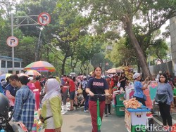 Begini Suasana Zona PKL Jualan di CFD ala Anies, Satpol PP Bersiaga