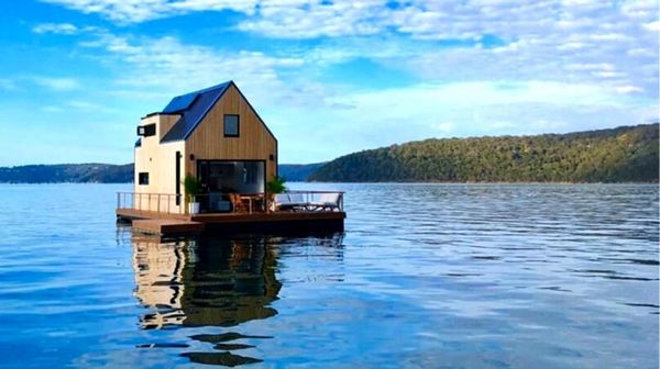 Mantap! Ada Vila di Tengah Laut